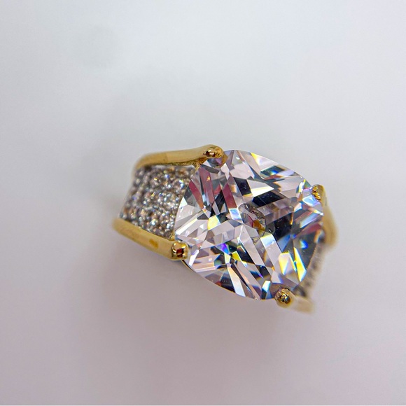 Gold Tone Cushion Cut Cubic Zirconia High Profile Ring. Size 6. - Picture 11 of 11
